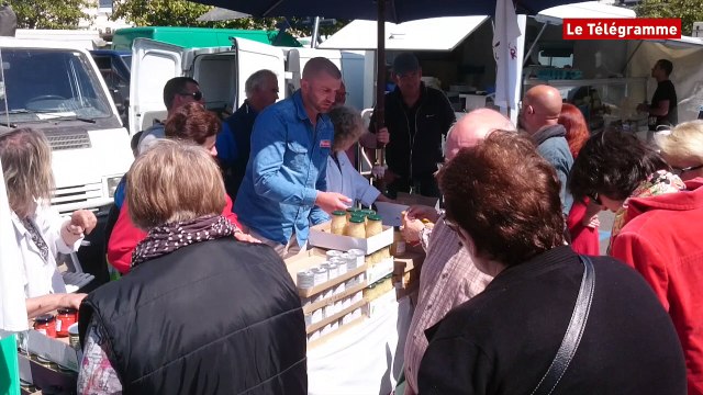 Quimperlé. Les Minerve sur le marché