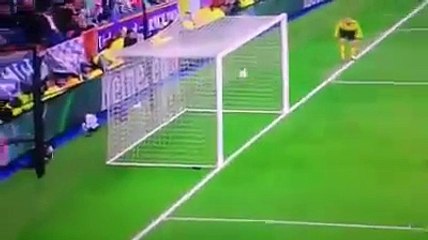 Quand Zinédine Zidane craque son pantalon