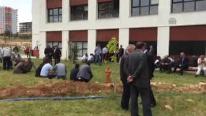 PKK'lılar Silahla Vurdukları Muhtarı Aracında Yaktı