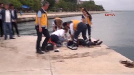 Sinop Bastonunu ve Ayakkabılarını Kıyıya Bırakıp, Denize Atladı