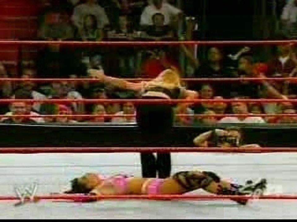 Trish Stratus vs Victoria