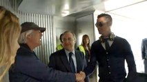 Richard Gere viaja com jogadores do Real Madrid para Milão