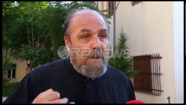 Autobusi me 31 besimtarë ortodoksë merr flakë në Krujë, një grua e vdekur, 11 të tjerë të plagosura