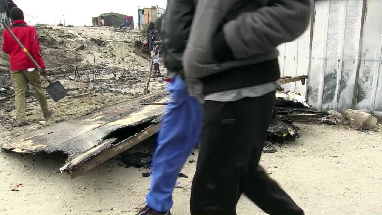 Briga em acampamento de migrantes