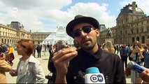 JR hace desaparecer la pirámide del Louvre | Euromaxx
