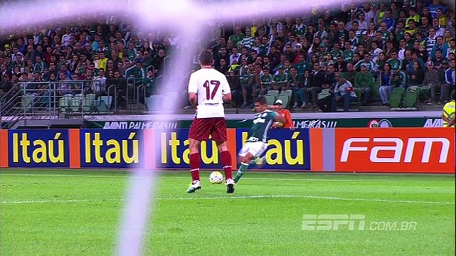 Vitor Hugo brinca com comemoração e projeta jogo diante do São Paulo: 'Difícil demais'