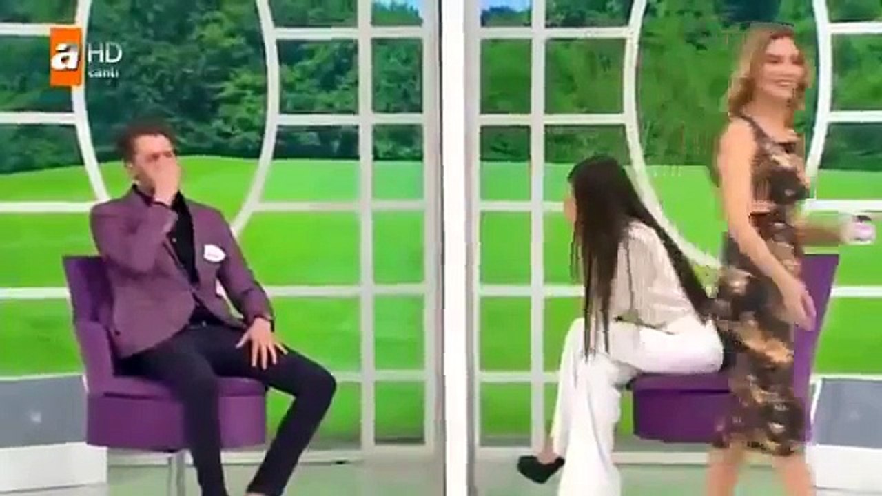 Esra Erol'da Erkan İlk Görüşte Evlilik Teklif Etti Zahra da Kabul Etti!