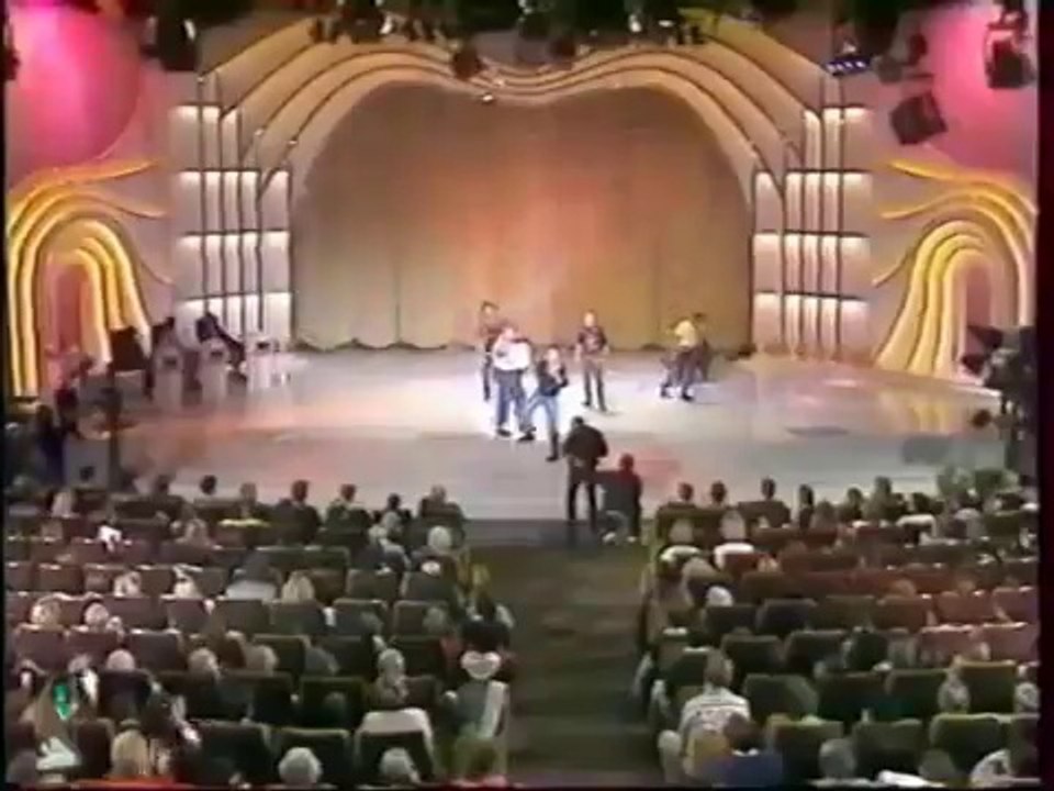 Pour tous les copains parce que les garçons bouchers dans l'émission dimanche Martin c'est juste cadeau !!!