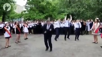 Танец директора лицея на последнем звонке