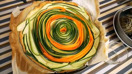 Tarte courgette carotte en spirale, cuisine végétarienne.