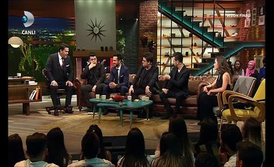 Beyaz Show'da Murat Boz'u utandıran soru: Aslı Enver'in hangi özelliğine aşık oldun?