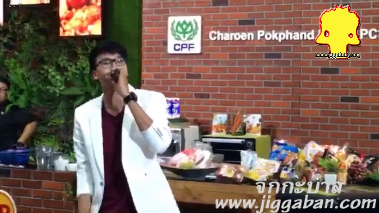 นนท์ ธนนท์ ปะทะ เคน ภูภูมิ @ บูธซีพีเอฟ งาน THAIFEX