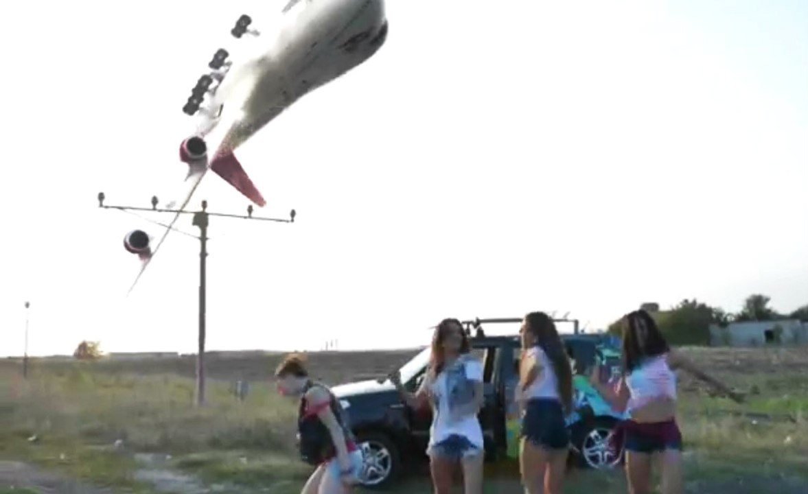 Girls Dancing On Cam Capture Insane Emergency Landing