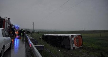 Çorum'da Yolcu Otobüsü Tarlaya Uçtu: 1'i Ağır 21 Yaralı