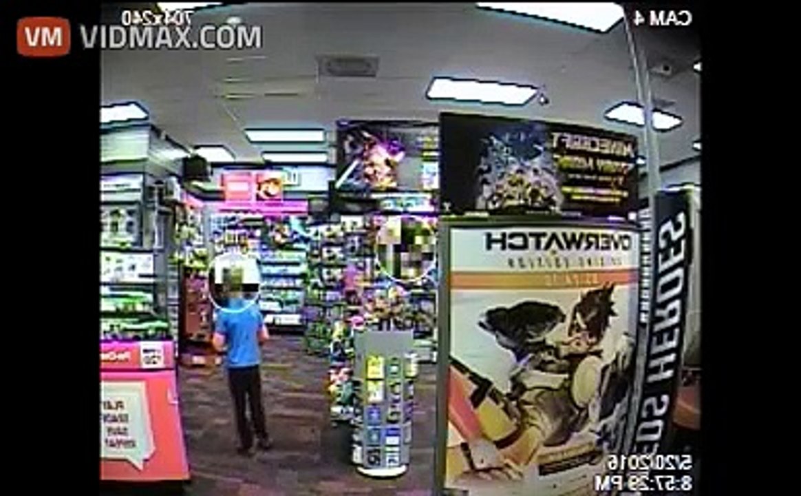 Boy, 7, throws hands to defend Game Stop from armed robbers