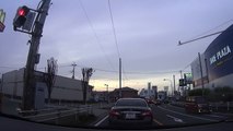 【ドライブレコーダー29】　信号無視するインフィニティー　道路交通法違反！