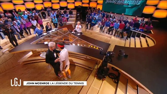 Cyrille Eldin improvise une partie de tennis sur le plateau de Grand Journal avec John McEnroe ! Regardez