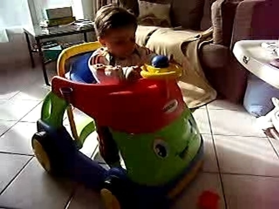 Gaetan dans sa voiture