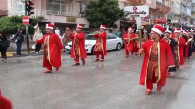 Burdur Makü'de Sağanak Altında Mezuniyet Coşkusu