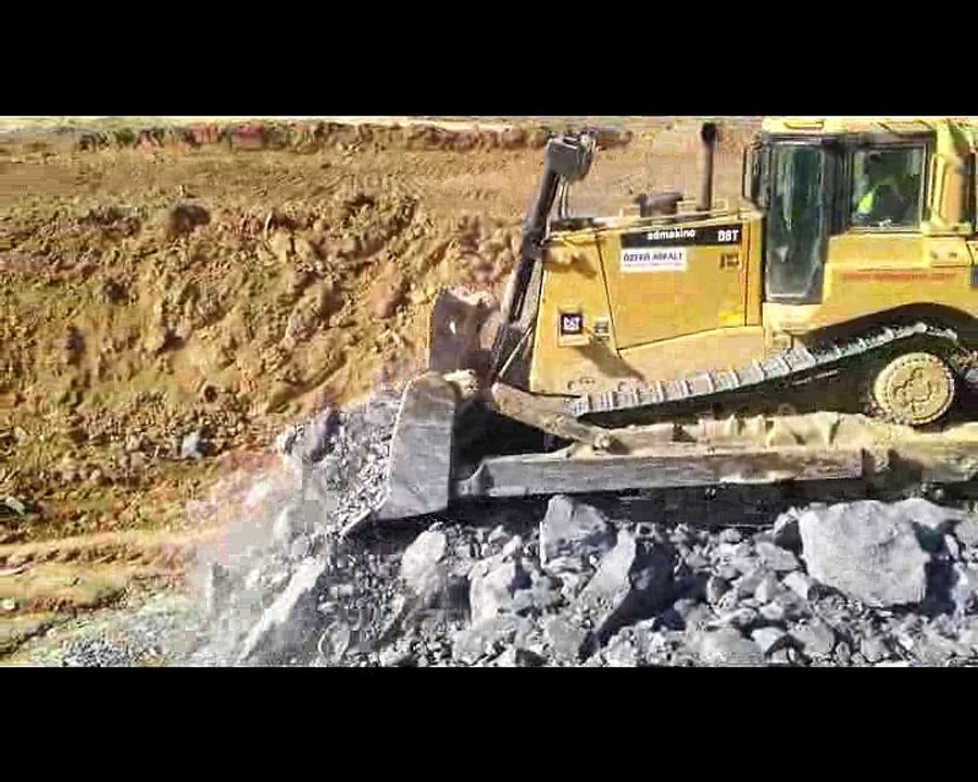 CAT D8T, CATERPILLAR D8T, EDMAKİNE, EDMAKİNA, DOZER NASIL ÇALIŞIR, DOZERLE SAHA DÜZELTMESİ,