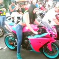 amazing girl who drive Honda CG 125 very fast and amazing