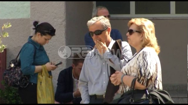 Ora News - Arrestohet shoferi i autobusit të përfshirë nga flakët në Krujë