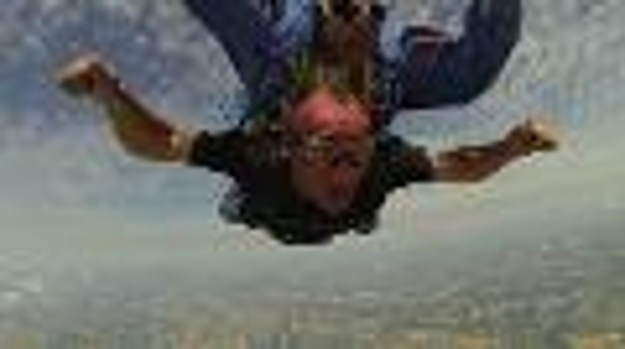 Parachutisme : Saut en tandem au dessus d'Agen