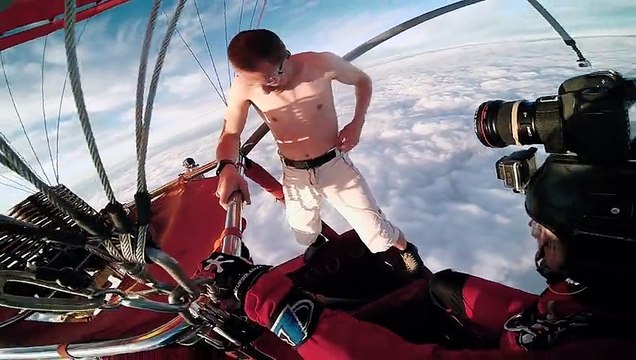 il saute sans parachute d'un montgolfière
