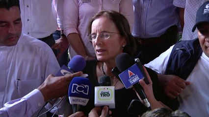 Jornalista libertada na Colômbia fala com a imprensa