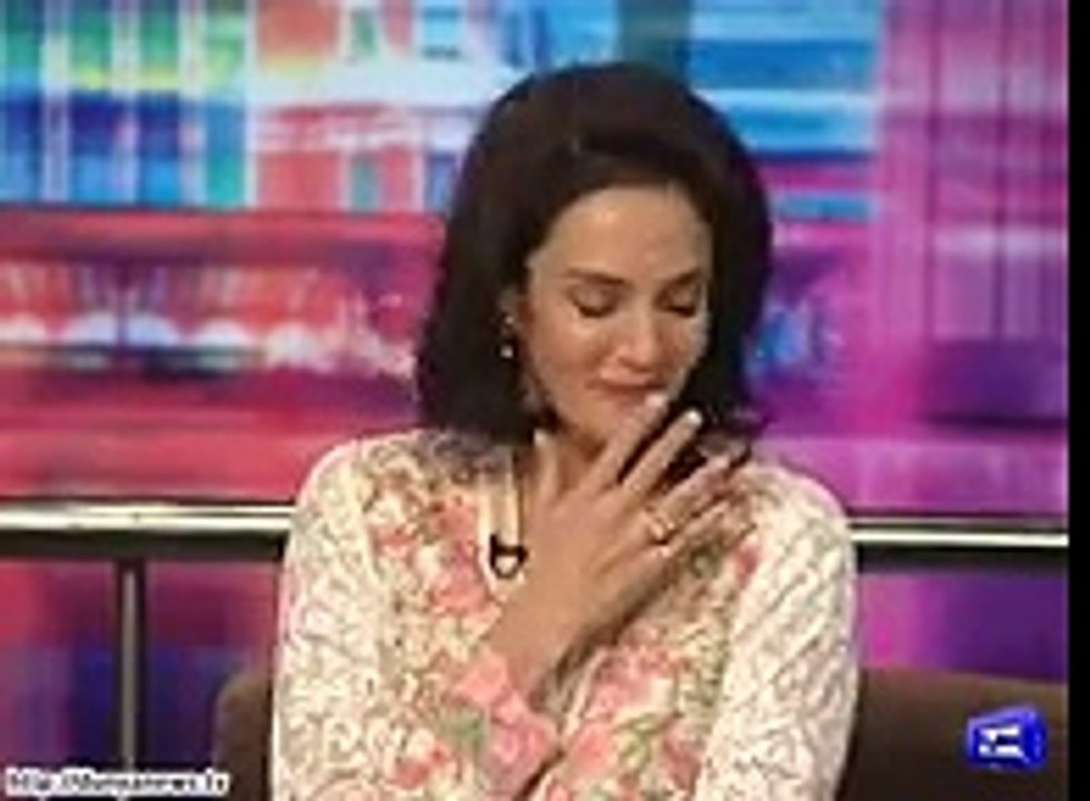 Mahira Khan gone crazy as Jogi Baba comes in Mazaaq Raat