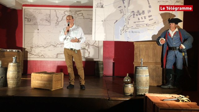 Douarnenez. Temps fête : les bénévoles en mode XVIIIe siècle