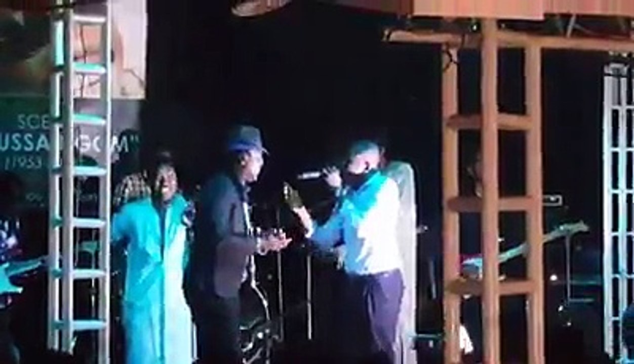 pape diouf à l'anniversaire de elage Diouf