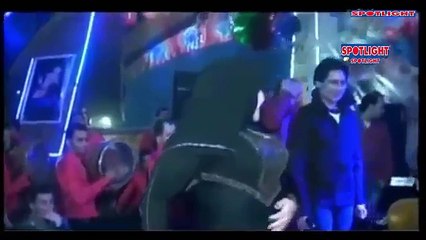 رقص فاجر فى فرح شعبى لابسة عباية بس