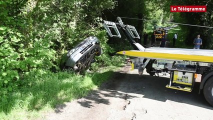Plévin (22). Une automobiliste de 82 ans chute près du canal de Nantes à Brest