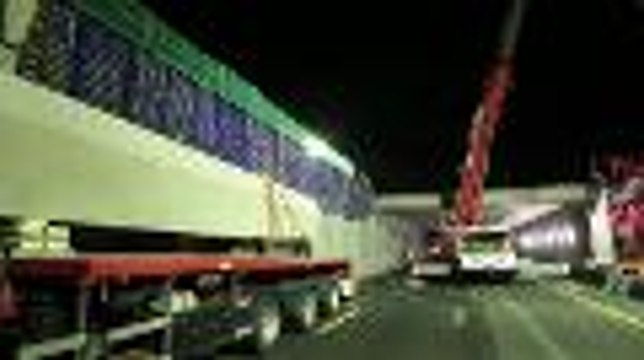 Travaux sur la LGV : Pose des dernières poutres du tablier du franchissement de l'A10 à Ambès