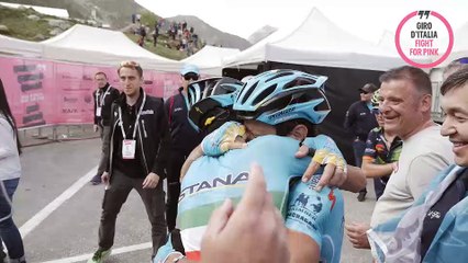 L'abbraccio tra Nibali e Scarponi