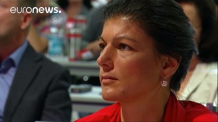 Alemanha: Deputada de extrema-esquerda atacada com um bolo de chocolate