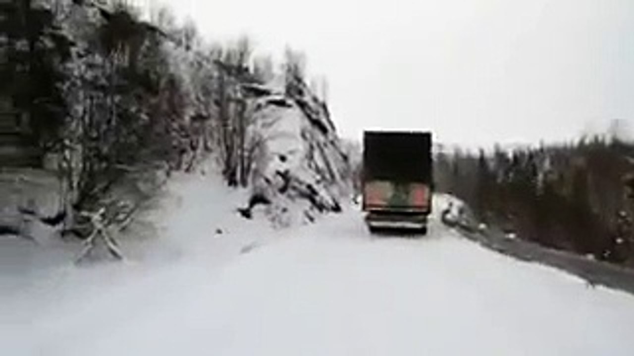 Два грузовика упали в пропасть! Жесть!