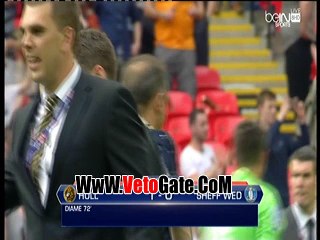 "المحمدى" يحتفل مع جماهير هال سيتى بالصعود للدورى الانجليزى