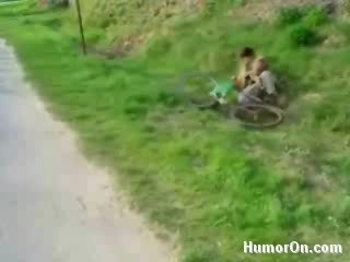 regis fait du velo