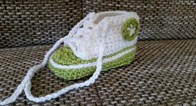 Sneakers para bebés - Tejer zapatillas de deporte – Parte 4/5 con subtítulos de BerlinCrochet