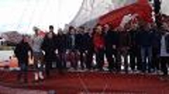 Bordeaux : arrivée du maxi trimaran IDEC de Francis Joyon