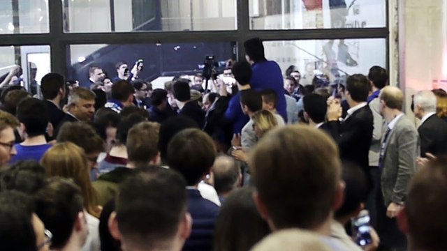 Soirée de lancement des jeunes avec @NicolasSarkozy - arrivée surprise de Nicolas Sarkozy