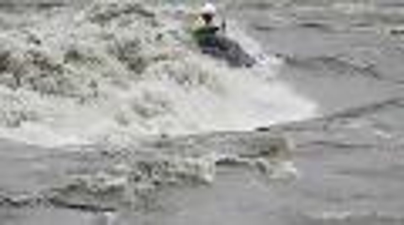 Pau. Canoé-kayak extrême sur le gave