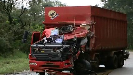 Batida entre caminhão e ônibus deixa três mortos no RS
