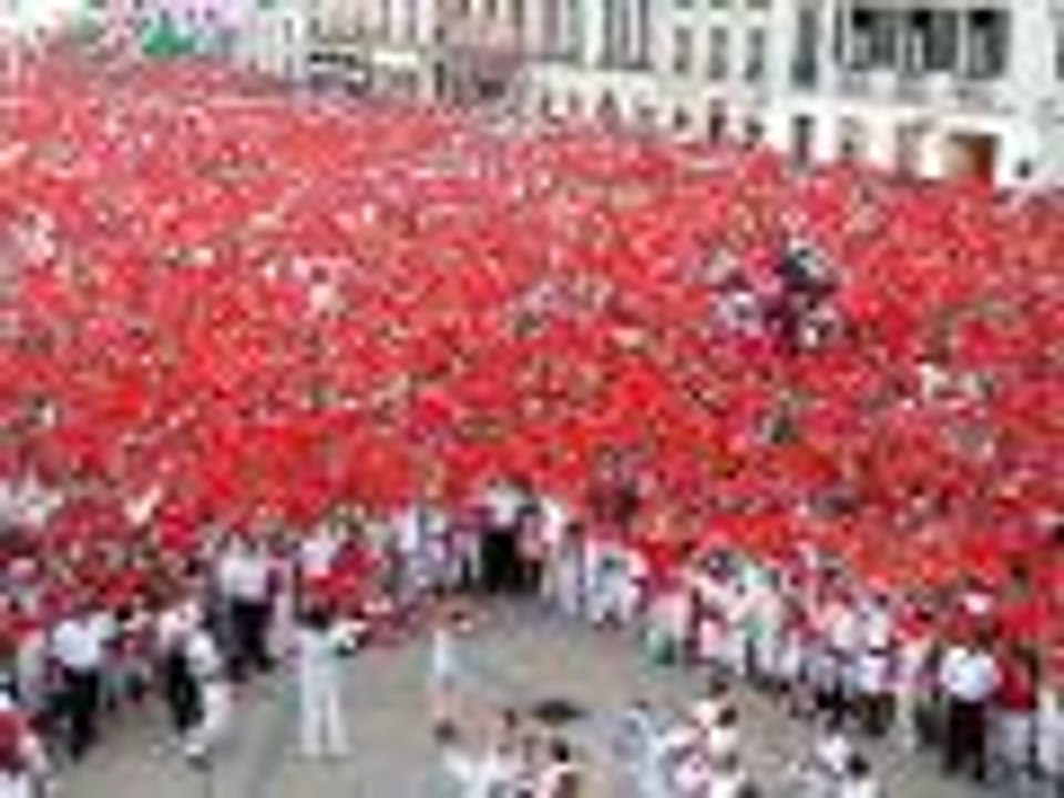Avant l'ouverture des Fêtes de Bayonne 2013 avec l'Harmonie bayonnaise, depuis le balcon de la mairie