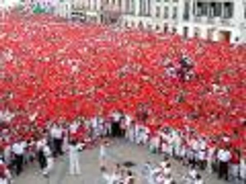 Avant l'ouverture des Fêtes de Bayonne 2013 avec l'Harmonie bayonnaise, depuis le balcon de la mairie