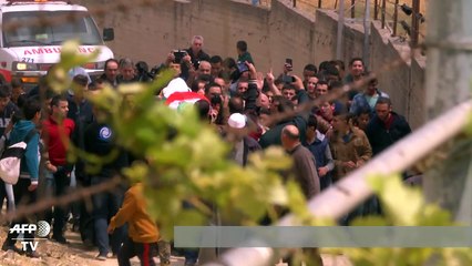 تشييع الفلسطيني الذي قتله جندي اسرائيلي وهو ملقى على الارض