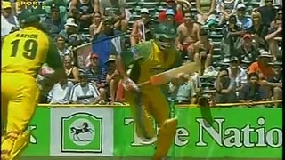 WORST OVER IN CRICKET HISTORY-- Bowler forgets how to bowl....