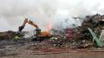 Les pompiers toujours à l'oeuvre sur l'incendie de la déchetterie de Mornac